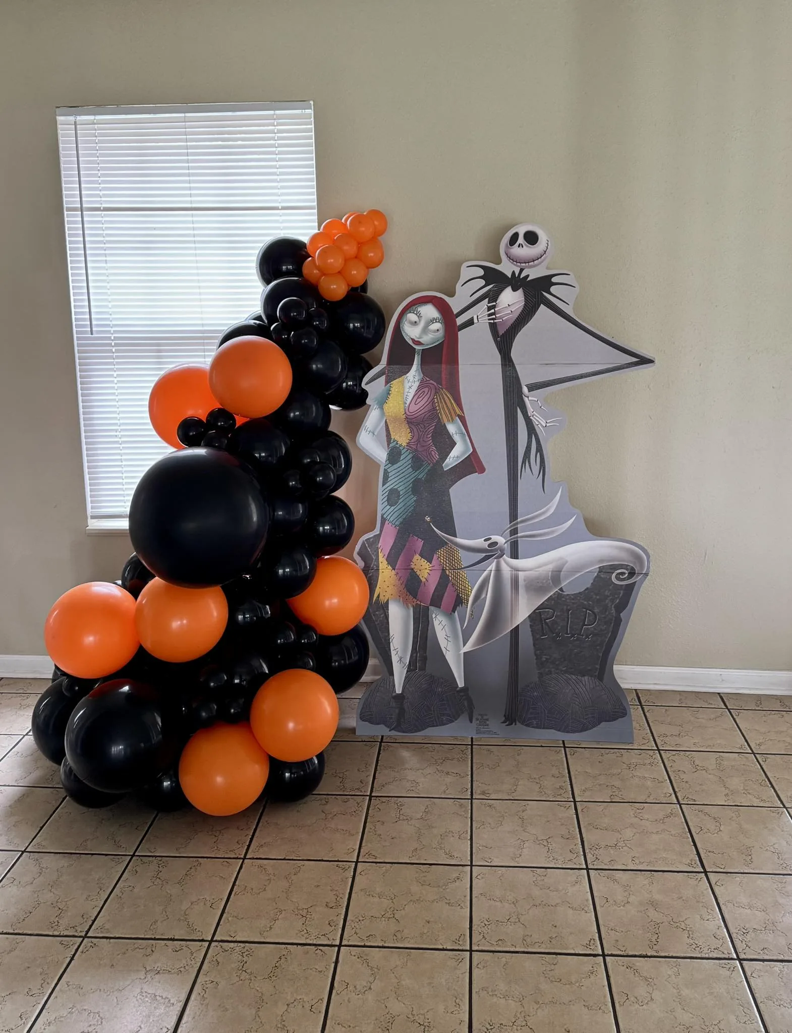 Halloween Nightmare balloon column