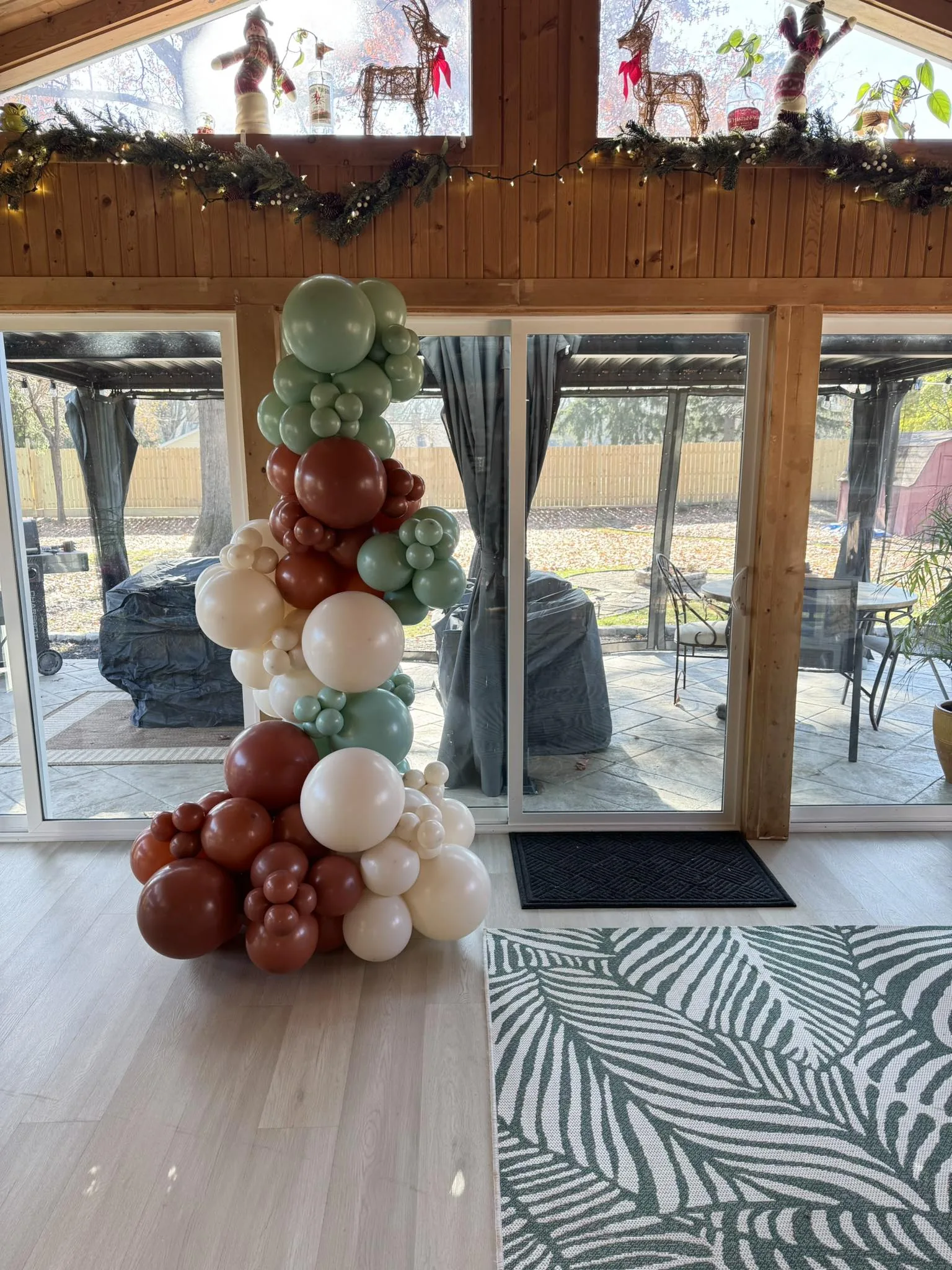 Green holiday balloon column