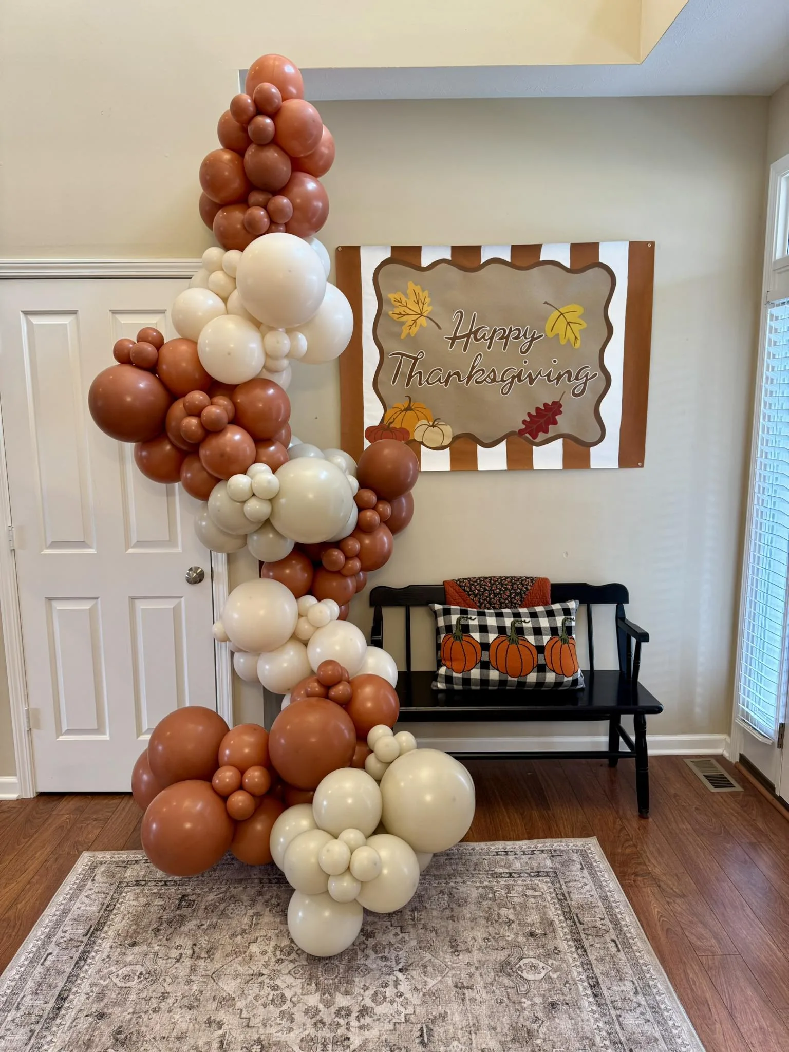 Thanksgiving balloon column